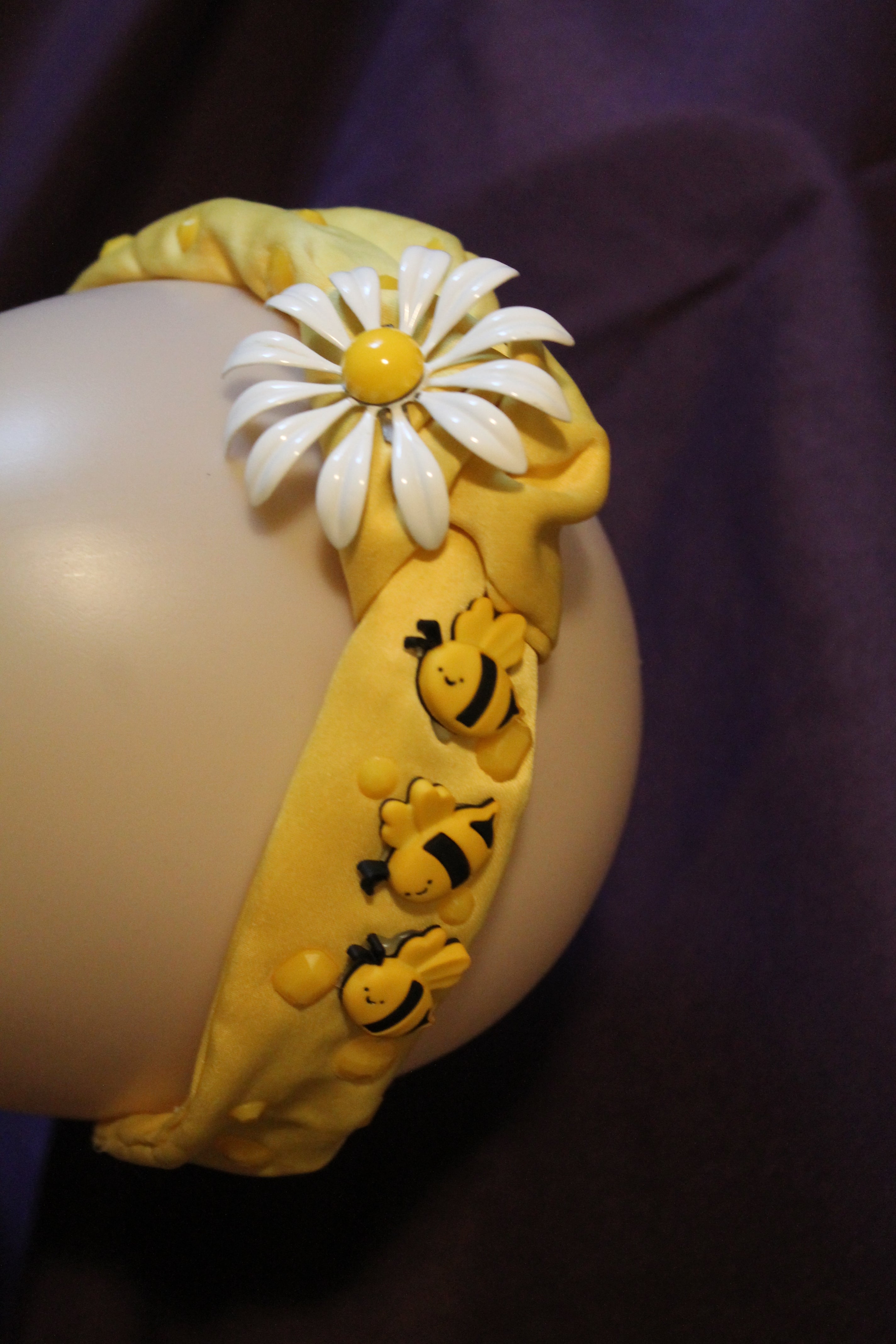 Buzzing a Daisy Headband